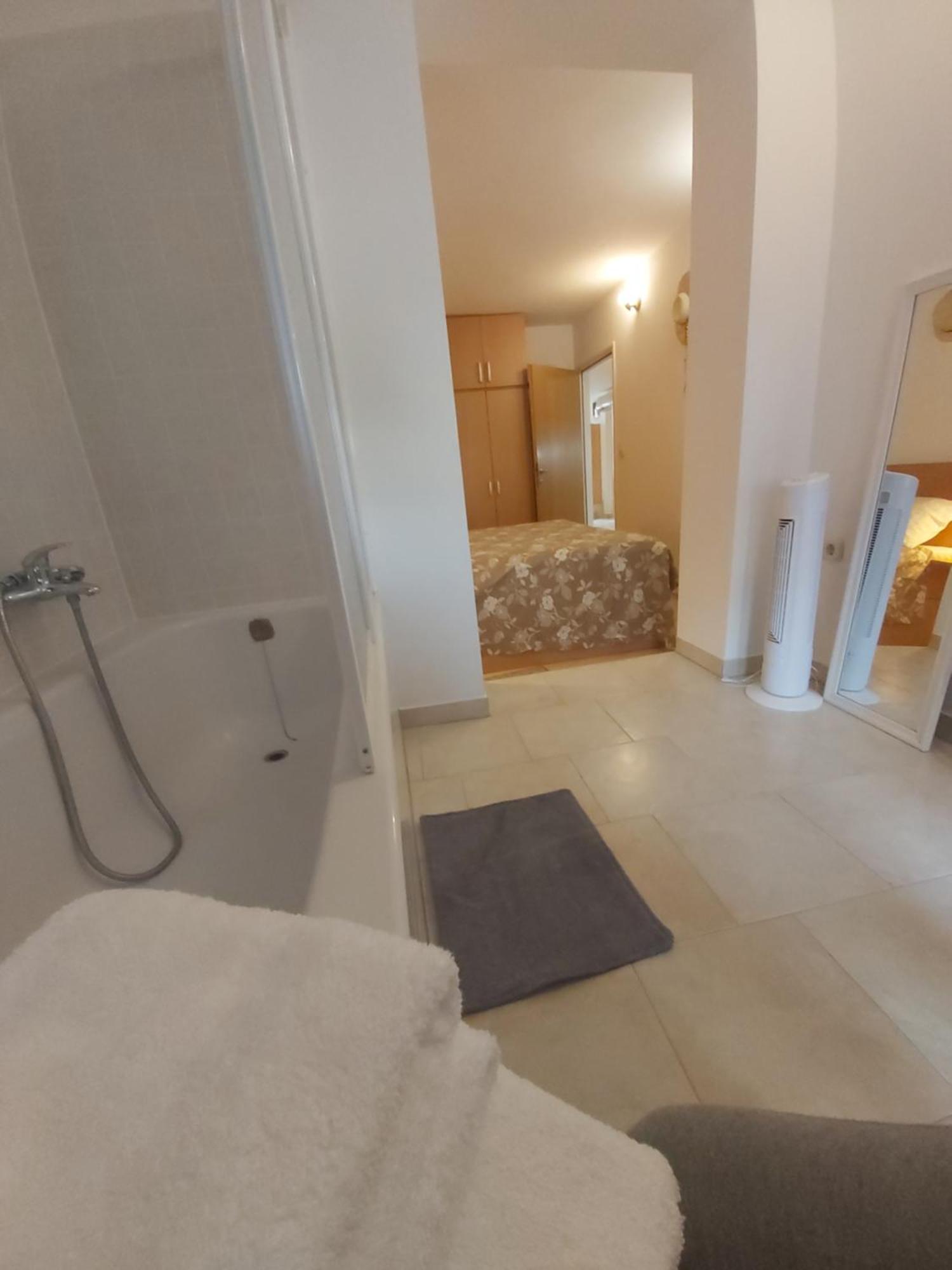 Apartman Luce With Shared Pool Zadar Exterior photo